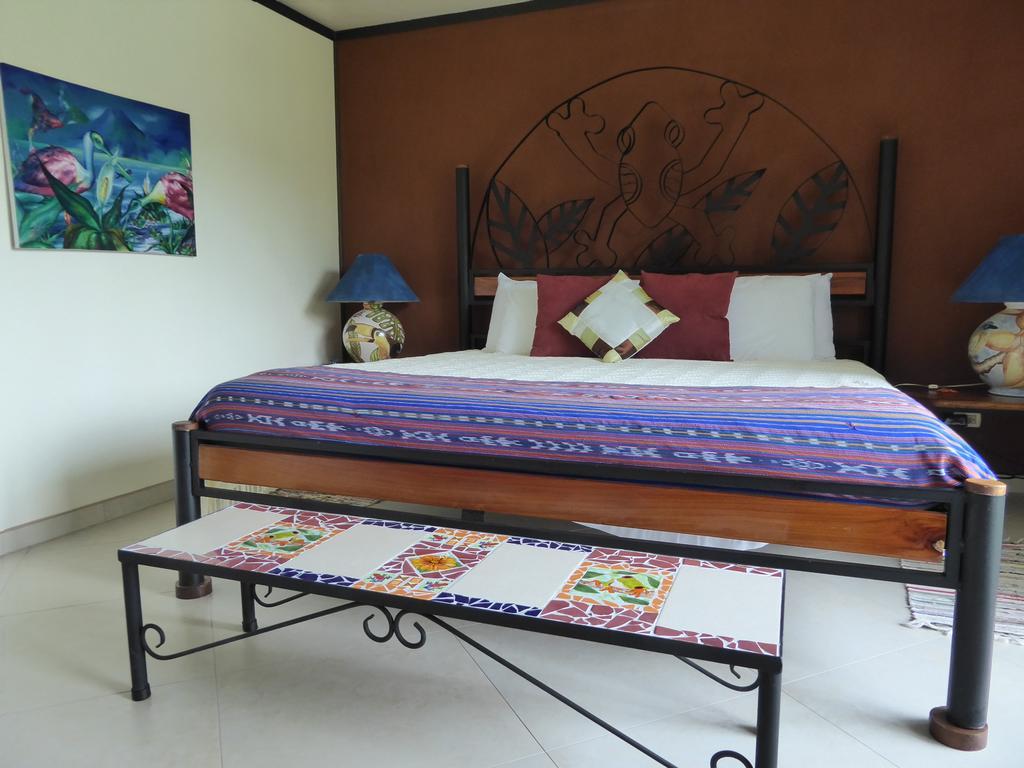 Lucky Bug Bed And Breakfast Nuevo Arenal Quarto foto