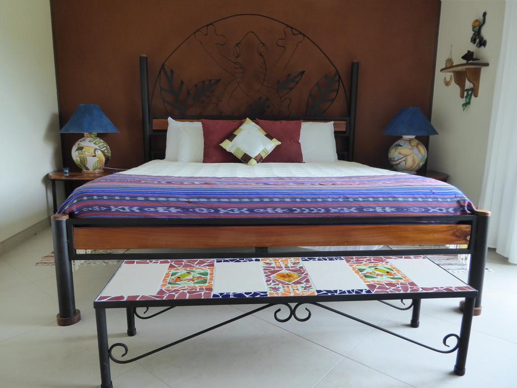 Lucky Bug Bed And Breakfast Nuevo Arenal Quarto foto
